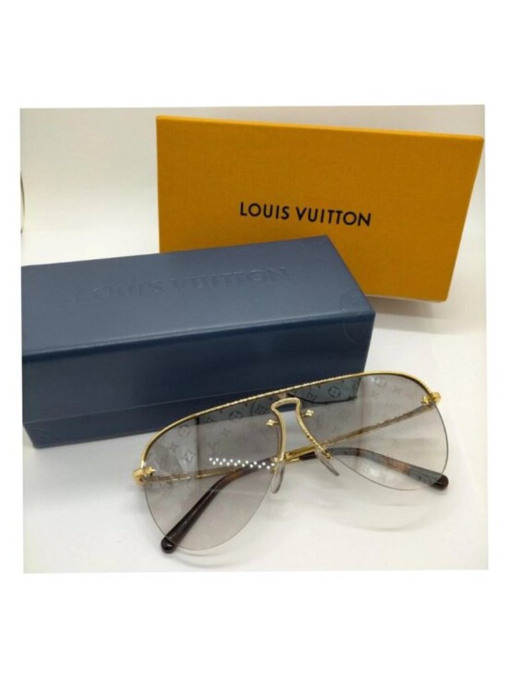 Authentic Louis Vuitton Attitude Pilot Sunglasses Gold Frame Gray Monogram Lens - Picture 10 of 10